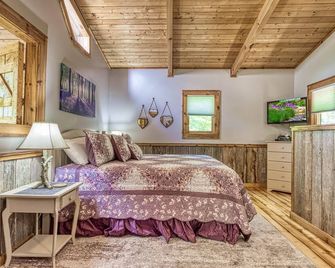 Afternoon Delight 1 Bedroom Cabin Rental between Gatlinburg and Pigeon Forge Great Couple getaway - Pigeon Forge - Habitación