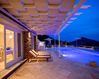 Marble Villas - Tinos - Piscina