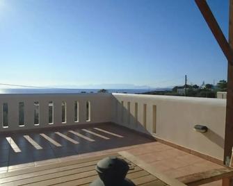 Tompras Village - Archangelos - Balcón