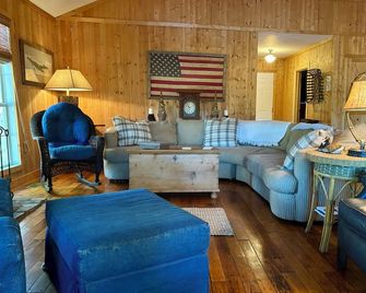 Serenity at Little River Canyon with Private Lake and Dock - Fort Payne - Wohnzimmer