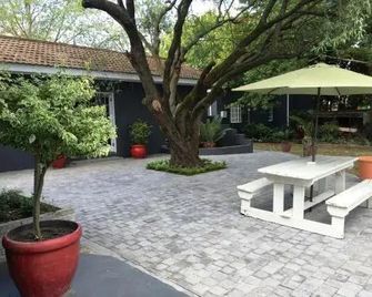 The Garden Shed Guest House - Wellington - Serambi