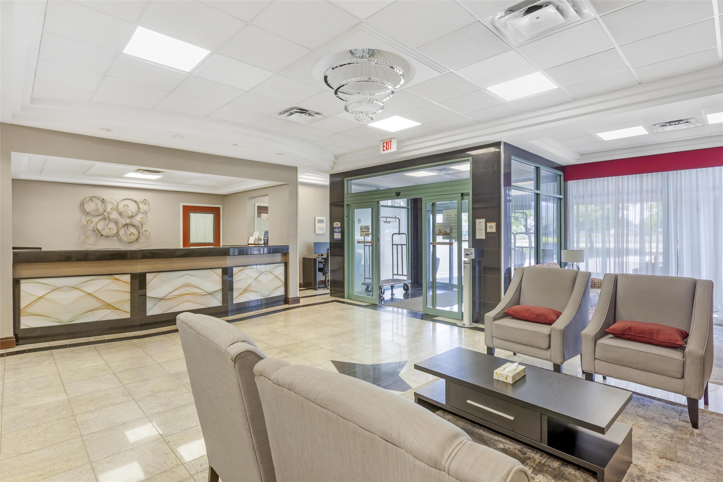 Best Western Plus Travel Hotel Toronto Airport thumbnail 3