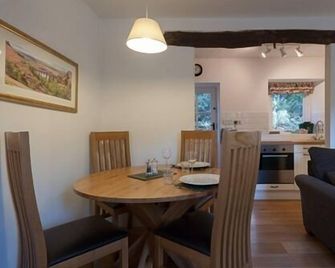 Cottage Troed y Rhiw room at Bronfelin & Troed-y-Rhiw Holiday Cottages - Llanwrtyd Wells - Їдальня