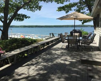 Oceanfront Spectacular Views & All Tide Dock - Brunswick - Innenhof