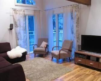 Holiday house Loviisa for 2 - 10 persons with 4 bedrooms - Holiday house - 로비사 - 거실