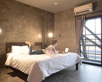 Bed & Bike Hostel - צ'אנג ראי - חדר שינה