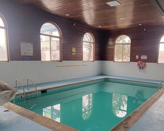 Days Inn by Wyndham Sheridan - Sheridan - Pool