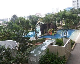Apartment For Rent: Metropark Residence, 2br, Fully Furnished, Beach Concept - Jakarta - Piscine