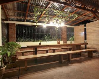 De Hostel Yogyakarta - Yogyakarta - Patio