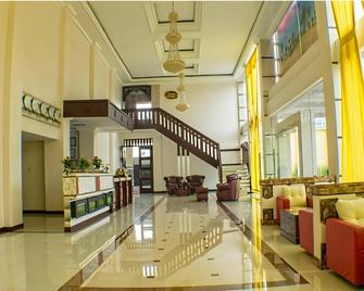 Grand City Hotel Batu - Batu - Lobby