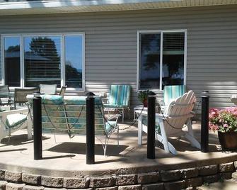 Beautiful Lake Shore Setting! - Madison - Patio
