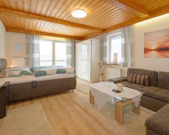Vacation apartment (100 sqm) with large terrace - Böbrach - Sala de estar