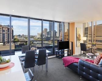 Aura on Flinders Serviced Apartments - Melbourne - Phòng khách