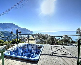 Villa Arletta: A characteristic two-story ancient house located on a hillside, facing the sea. - Ravello - Balcony