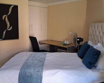 Serene Pastures is a tranquil home away from home based on a lush property - Midrand - Habitación