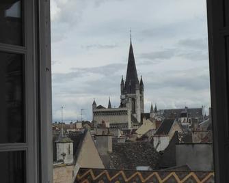 Studio Lumineux, Coeur De Ville - Dijon - Balcony