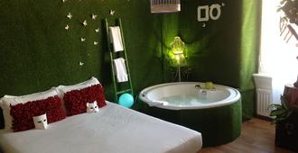 Jacuzzi Rooms - Rom - Schlafzimmer