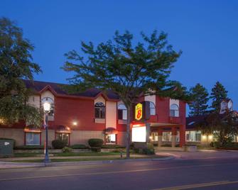 Super 8 by Wyndham Mackinaw City/Beachfront Area - Mackinaw City - Bygning