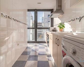 Dos dormitorios , nuevo , pleno centro con garaje - Huelva - Kuchnia