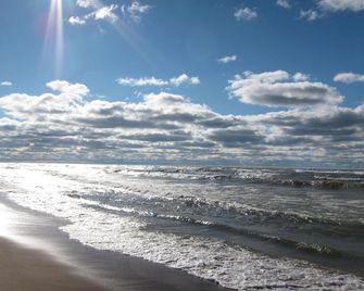Shorewinds beachhouse Garden Gate opens directly to beachpath No roads to cross! - Union Pier - Beach