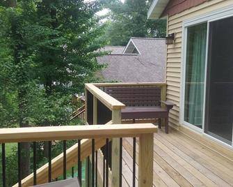 Private Prairie Lake Lodge - Family Friendly - Chetek - Balcón