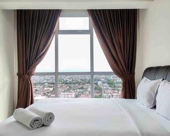 Big and Comfy 3BR at Vida View Apartement By Travelio - Makassar - Bedroom