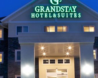 Grandstay Hotel & Suites Mount Horeb - Madison - Mount Horeb - Building