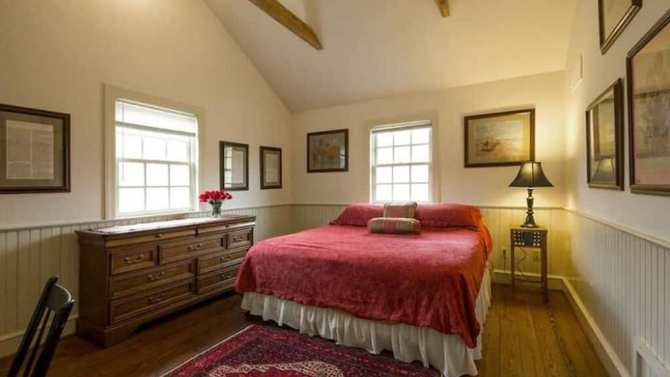 The Buck School Inn