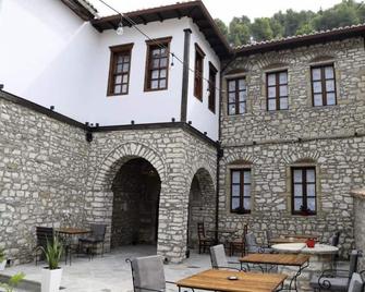 Koroni Boutique Hotel - Berat - Binnenhof