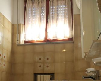 Hotel Girasole - Civitanova Marche - Bathroom