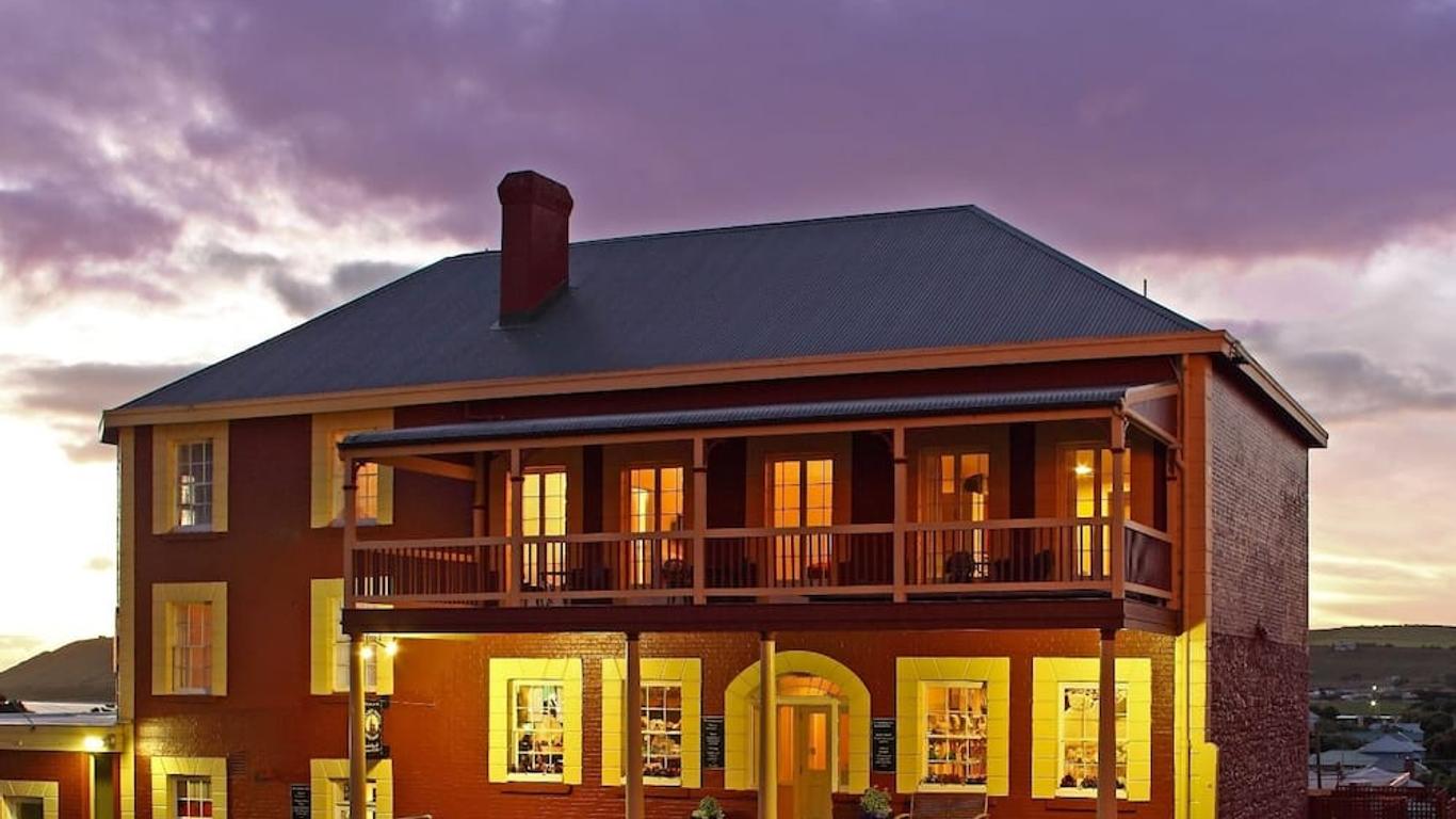 Stanley Hotel & Apartments