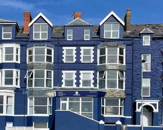 The Sandbanks - Barmouth - Building