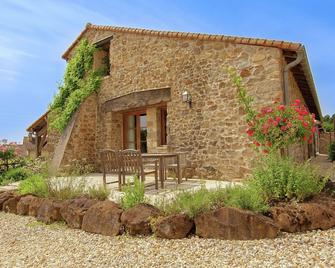 Splendid estate with two heated pools - Roussines - Edificio