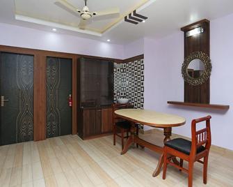 OYO 12447 Flagship Uzan Bazar - Guwahati - Dining room