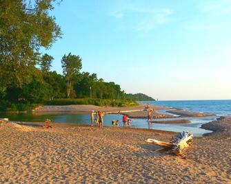 Room #1 at the Historic Port Albert Inn in beautiful Port Albert, Ontario! - Goderich - Strand