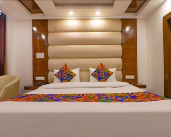 Fabhotel F9 Mall Road - Масурі - Спальня