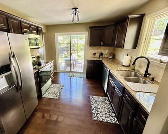4-bedroom house in charming Parkville Mo - Parkville - Cocina