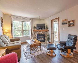 Highly sought after Top Floor Corner Creekside Condo - Pet Friendly! - Vernon - Soggiorno