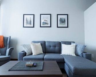 Cozy, Pet Friendly, 2 Bedroom - Grand Falls - Living room