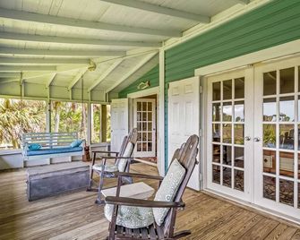 Coastal Cottage with Amazing Gulf Views! - Crawfordville - Patio