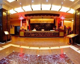 Liyuan Hotel (Hezhou Lingfeng Plaza Branch) - Hezhou - Front desk