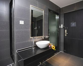 Qingmu Hotel (Nanjing Danfeng Street Zhujiang Road Metro Station) - Nanjing - Soveværelse