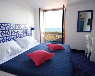 Hotel Baia Di Puolo - Massa Lubrense - Bedroom