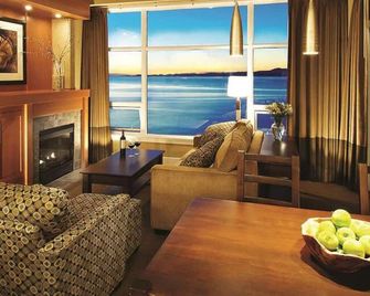 The Beach Club Resort - Parksville - Living room