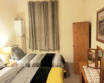 Cozy Coastal Apartment in historic Port Glasgow - Port Glasgow - Bedroom