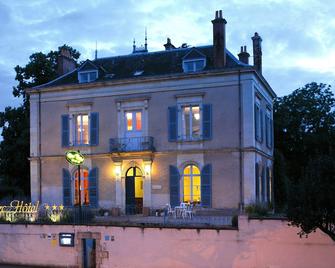 Logis Le Parc Hotel & Spa - Château Gontier - Gebäude