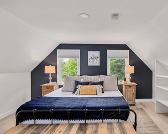 Hike & Bike Stowe | 7 Min to Town | AC | Hot Tub - Stowe - Bedroom