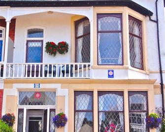 The Chymes Holiday Flats - Lytham St. Annes - Building