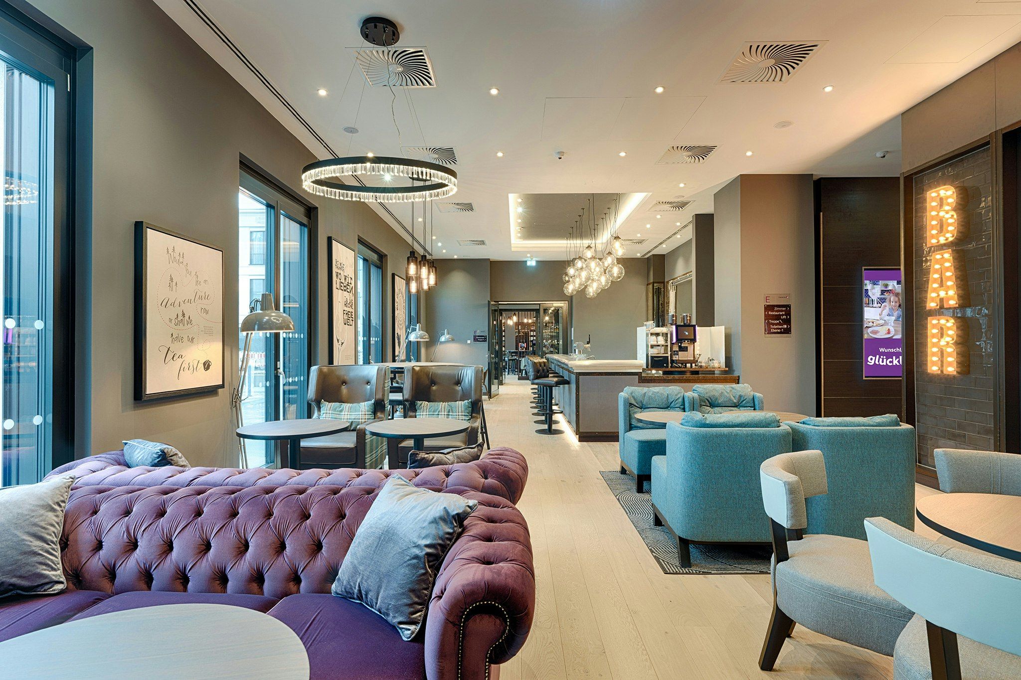 Premier Inn Regensburg City Centre - Regensburg - Lounge