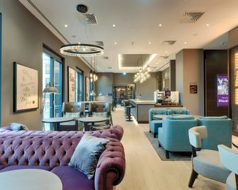 Premier Inn Regensburg City Centre - Regensburg - Lounge